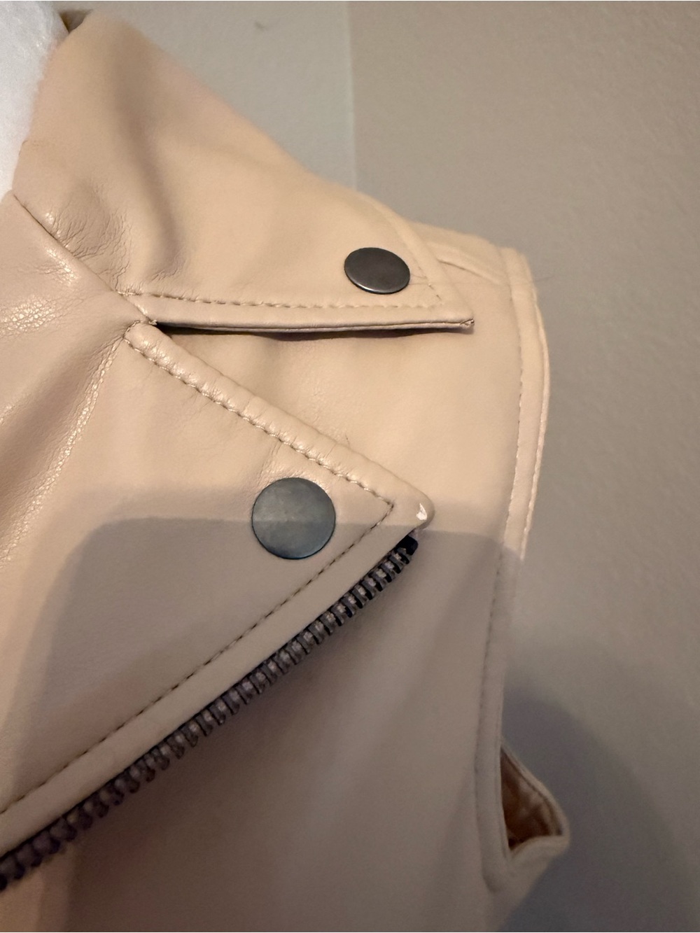 Fringe Moto Vest - Beige Faux Leather - Picture 4 of 13